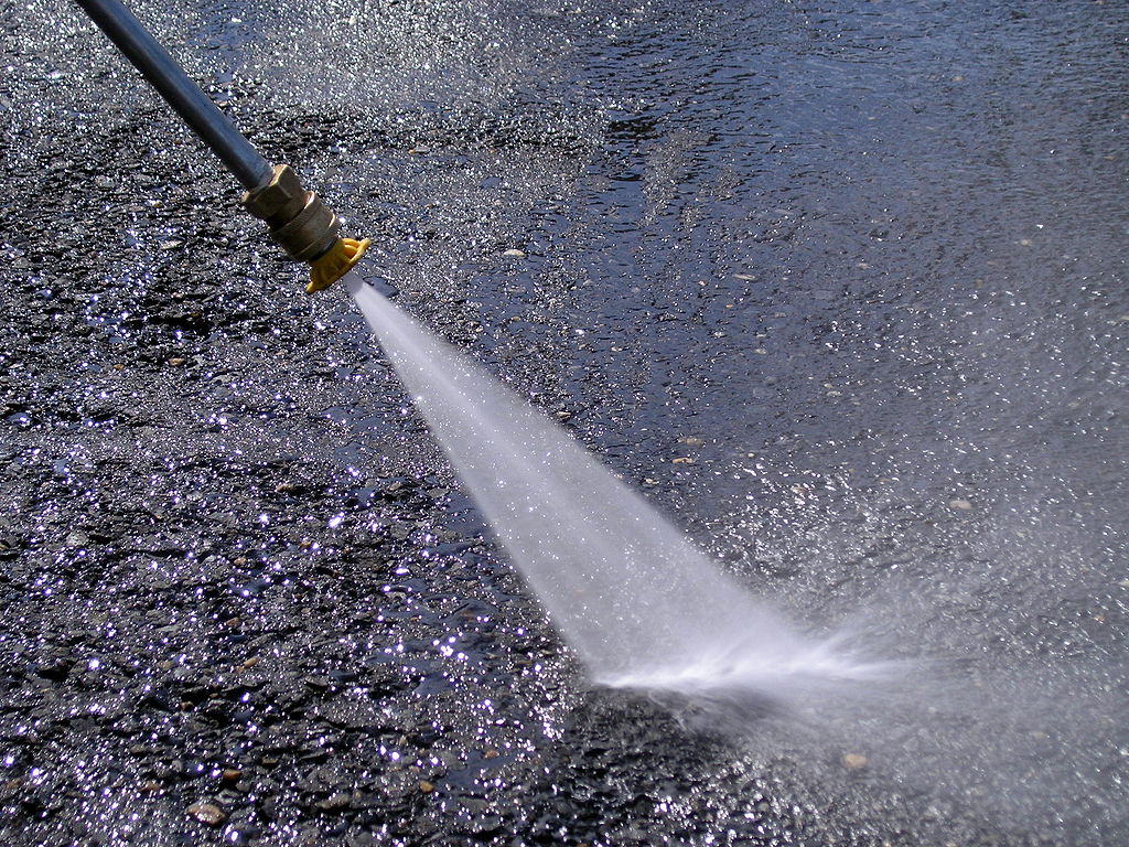 image - What Is the Difference Between a Power Washer and A Pressure Washer