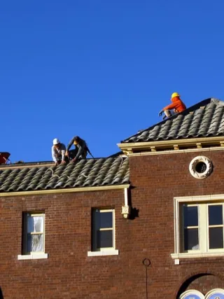 featured image - How Do I Choose a Quality Roofing Contractor?