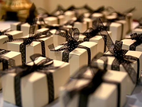 featured image - 10 Ideas for Memorable Retirement Gifts That You Should Consider