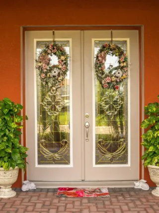 featured image - 15 Creative Front Door Décor Ideas