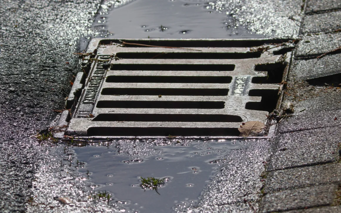 featured image - 4 Signs That Your Sewer Line Is Broken.