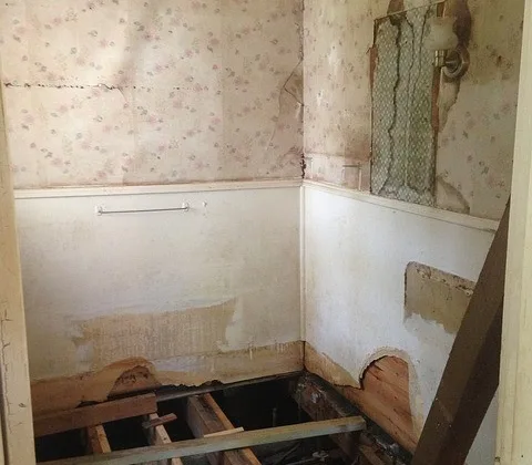 featured image - A Look at The Average Cost Breakdown to Remodel a Bathroom In 2021