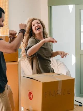 featured iamge - 5 Reasons Why Hiring Professionals to Help you Move Out is a Worthwhile Investment