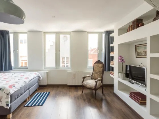 featured image - How to Make Your Apartment Feel Extra Cozy