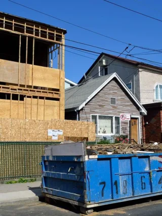 featured image - Moving Out Easy Solution with Skip Bins