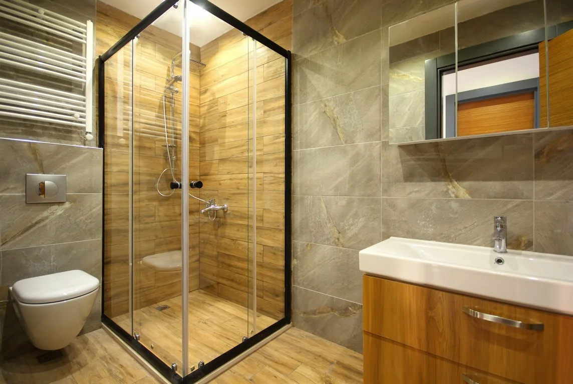 featured image - Which Glass Shower Door Is Best for Your Home