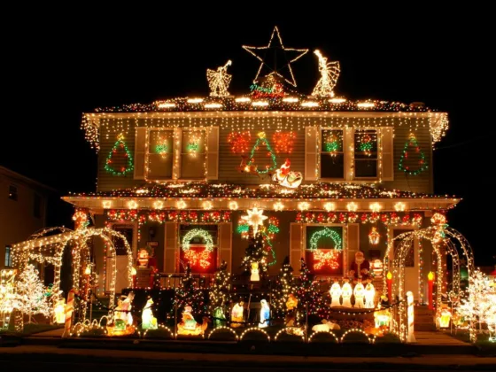 featured image - Why are so Many People Replacing Traditional Christmas Lighting with Solar Lighting?