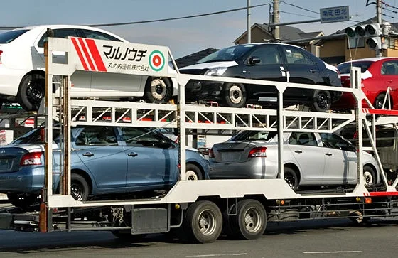 featured image - How to Move Your Car Without Hassel When Moving Long Distance