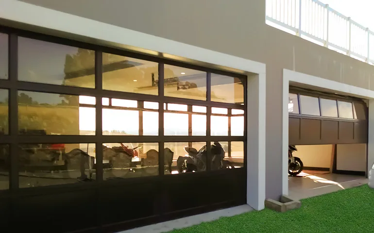 featured image - How to Find the Best Commercial Garage Doors for Your Commercial Product