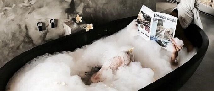 Treat Yourself and Your Bathroom to Luxury: Get a High-End Bathtub!