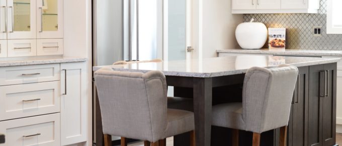 How Career-Driven People Can Choose the Perfect Minimalistic Marble Dining Table