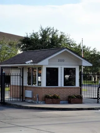 featured image - Important Safety Tips to Secure Your Driveway