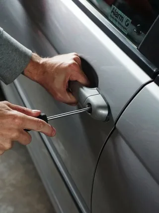 featured image - How Does a Locksmith Make a Car Key?