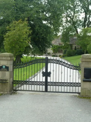 featured image - Four Benefits of Automatic Gates for Your Home