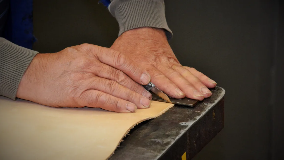 featured image - Top Advice from Leather Craftsman: What Should You Know When Choosing Leather Products