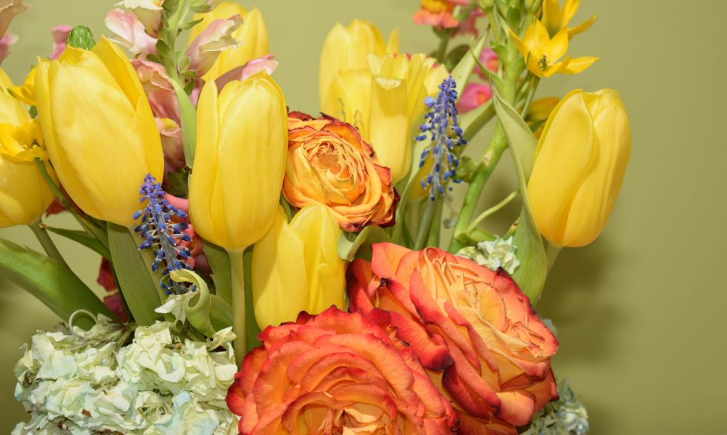 The Advantages and Disadvantages of Online Florists