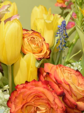 featured image - The Advantages and Disadvantages of Online Florists