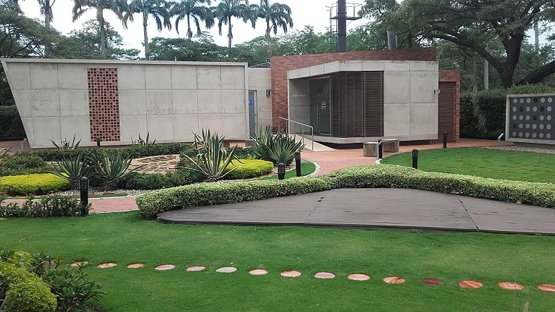 featured image - How Do I Make a Backyard Oasis?