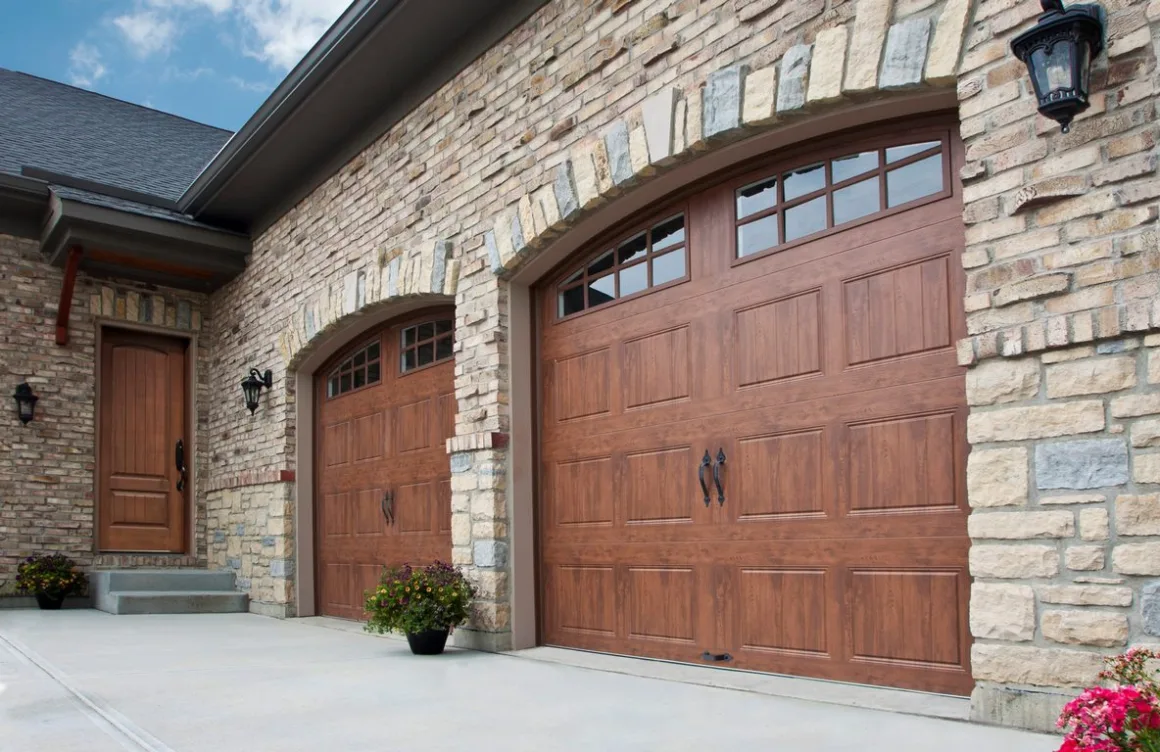 featured image - 5 Qualities of a Good Garage Door Repair Company