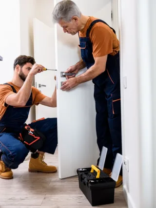 featured image - 5 Things to Expect When You Call a Locksmith
