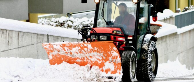6 Things You Need to Know Before Signing a Commercial Snow Removal Contract