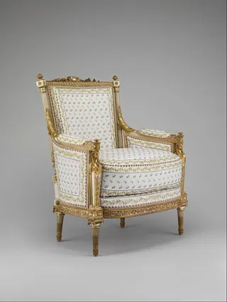 featured image - 8 Best Hamptons Armchairs for You to Relax Reading and Drinking Tea