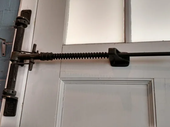 featured image - What to Do If the Garage Door Does Not Open