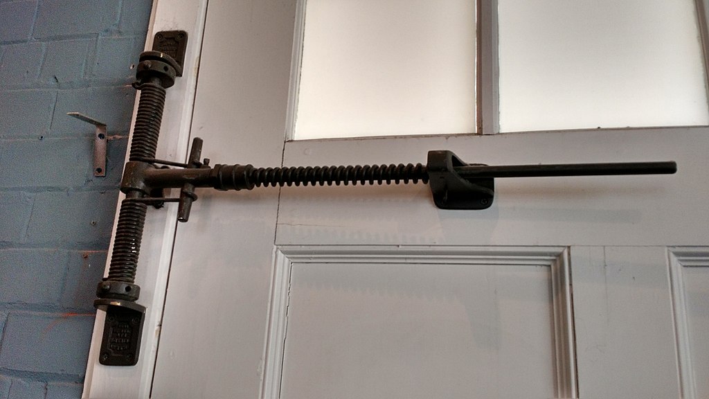 What to Do If the Garage Door Does Not Open image - What to Do If the Garage Door Does Not Open