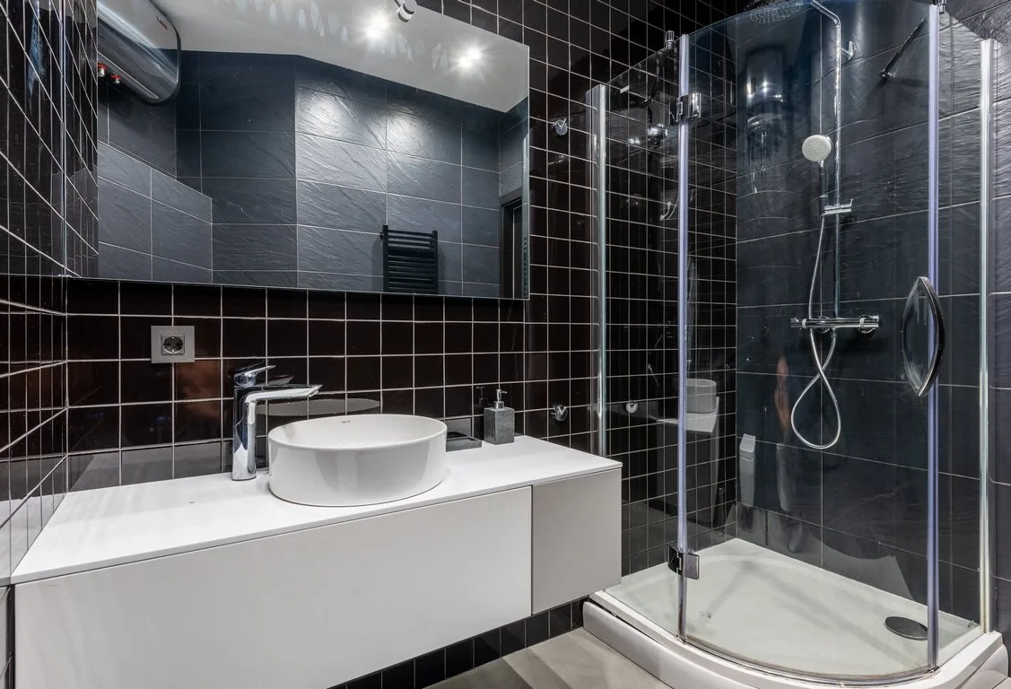 featured image - Why Frameless Shower Doors Are Becoming the New Bathroom Trend