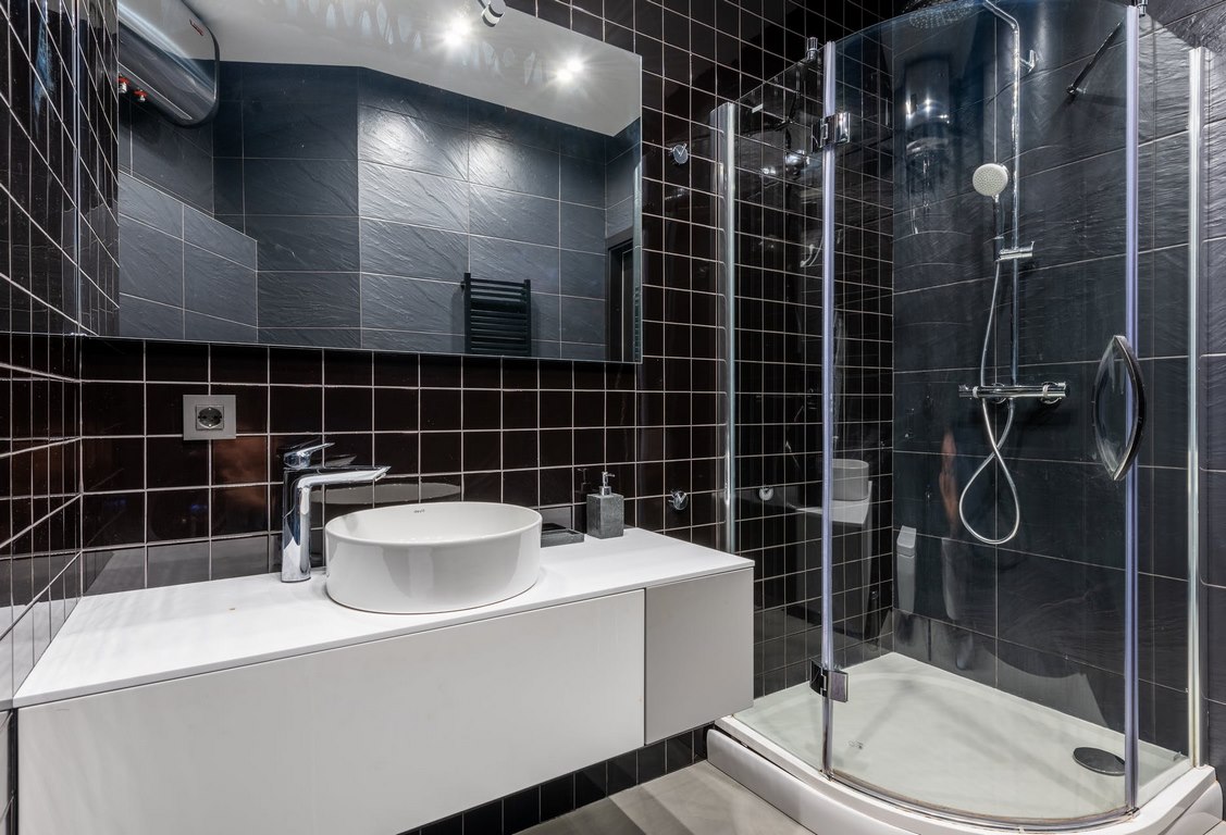 Why Frameless Shower Doors Are Becoming the New Bathroom Trend image - Why Frameless Shower Doors Are Becoming the New Bathroom Trend