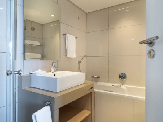 featured image - 5 Interior Design Trends for Bathrooms