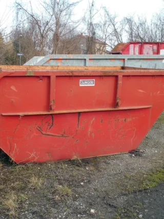 featured image - 5 Things to Consider Before Hiring Skip Bins