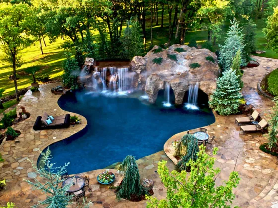 featured image - 5 Tips for Choosing the Right Landscape Contractor