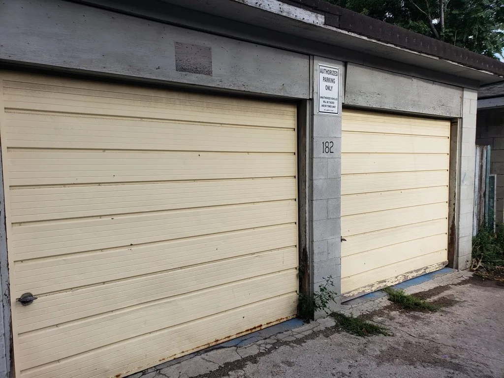 featured image - Cleveland Garage Door Repair Guide for Everyone