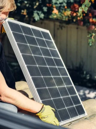 featured image - DIY Solar Panels Yes or No