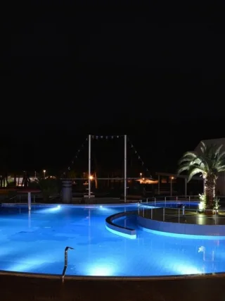 featured image - How to Install Pool Light?
