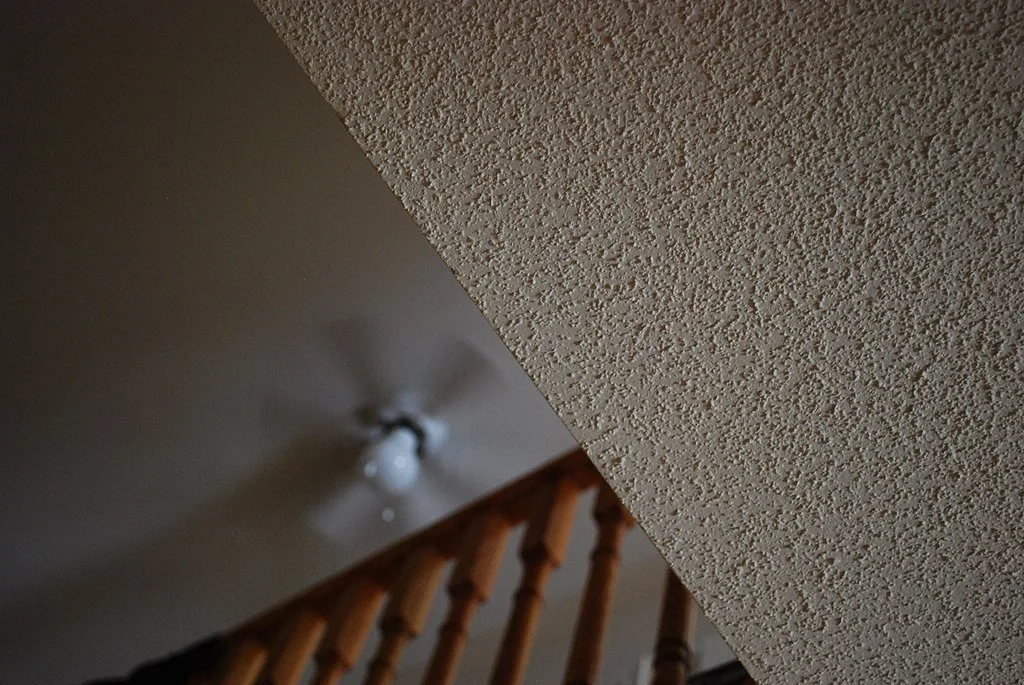 featured image - How to Repair a Popcorn Ceiling