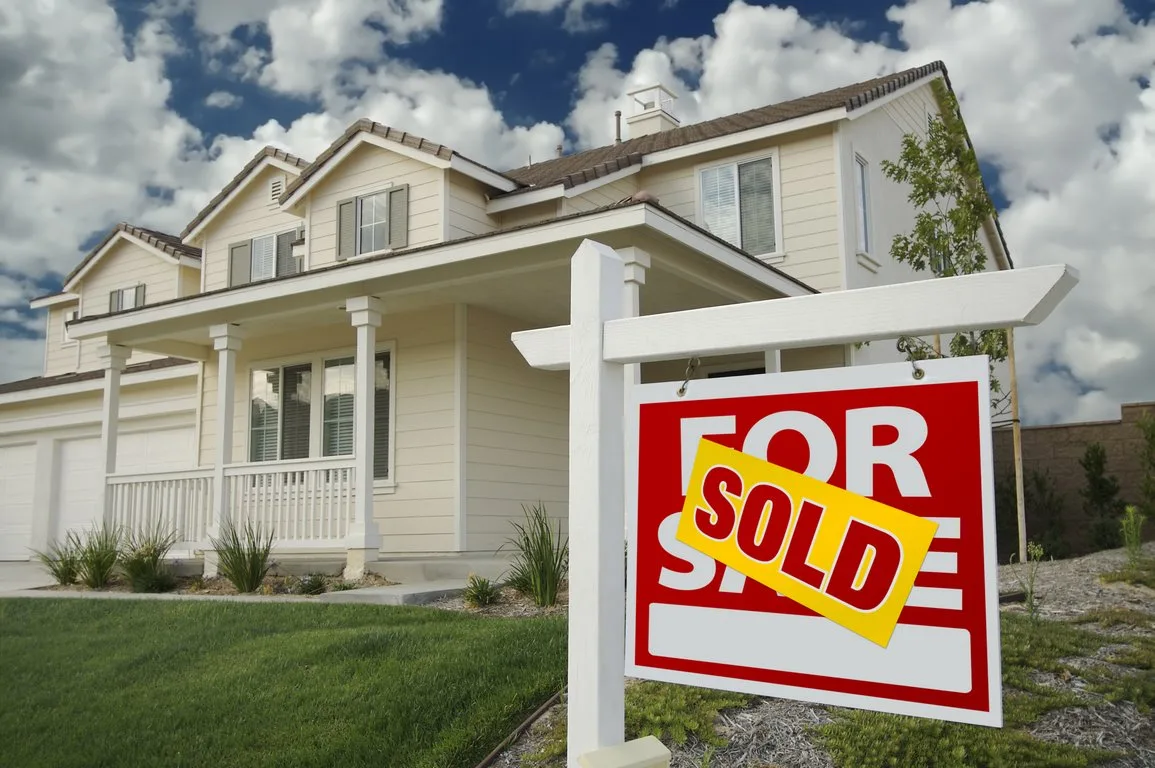 featured image - Selling Your First Real Estate Property Avoid These 4 Mistakes