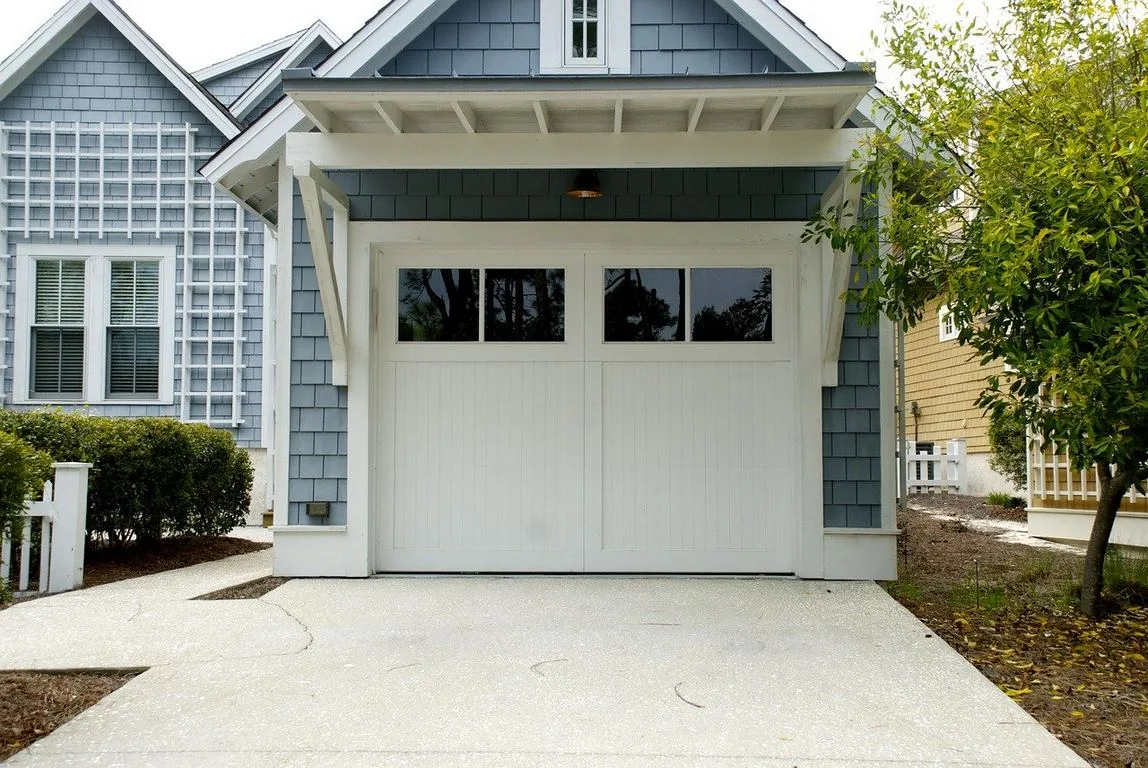 featured image - 10 Important Garage Door Repair Tips