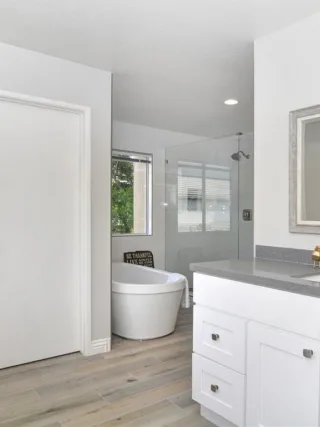 featured image - 10 Tips for Hiring a Bathroom Remodeling Contractor