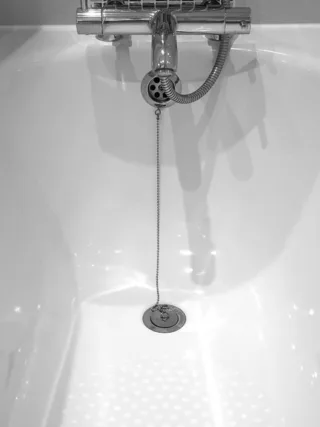 featured image - 4 Simple Yet Effective Ways to Block a Bathtub Drain Without a Plug