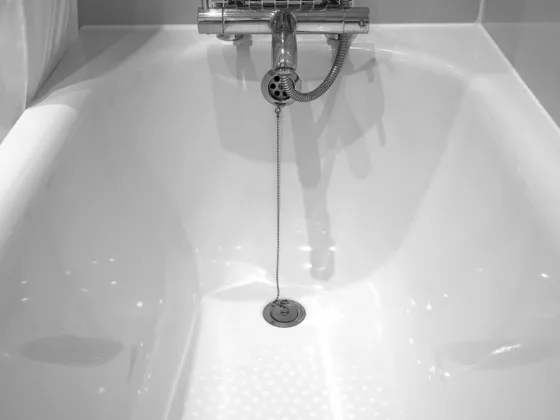 featured image - 4 Simple Yet Effective Ways to Block a Bathtub Drain Without a Plug