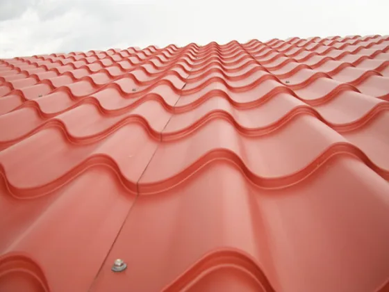 featured image - Are Metal Roofs Better Than Rubber Roofs