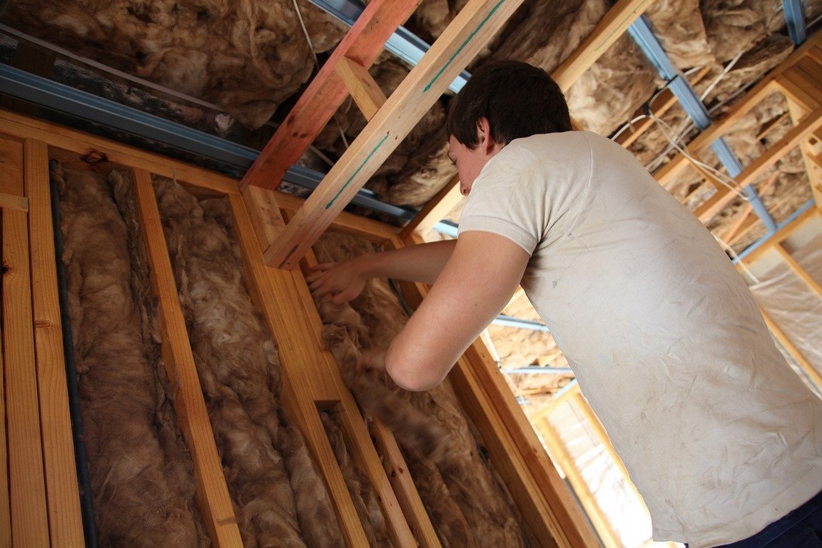 How to Remove Old Insulation from the Attic image - How to Remove Old Insulation from the Attic