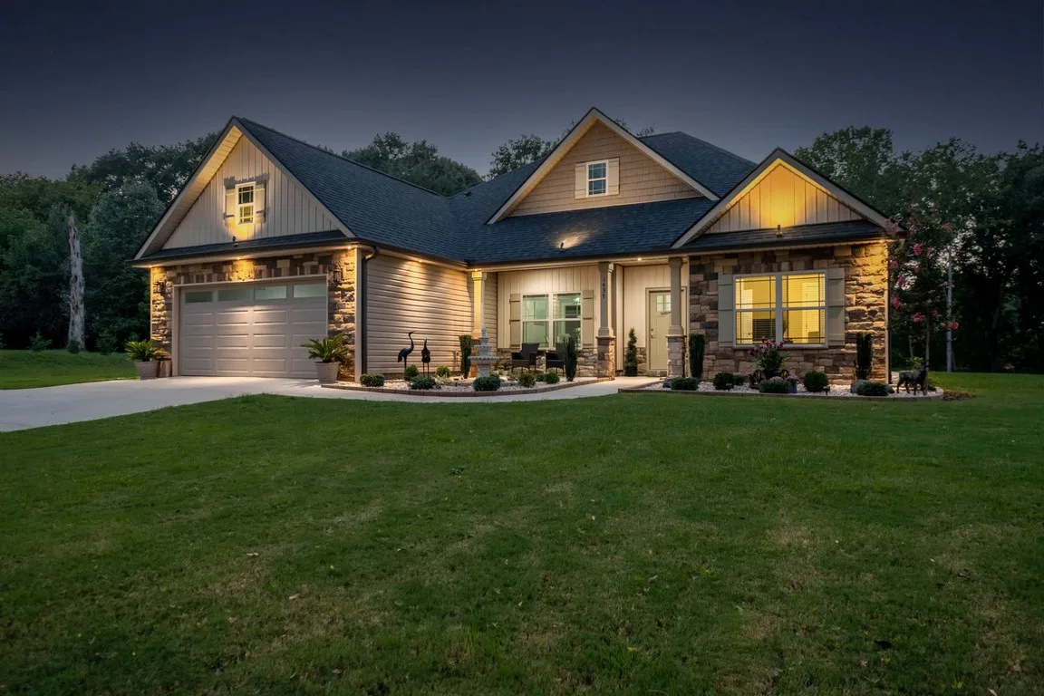 featured image - Reasons Why You Should Hire an Agent When Selling Your House