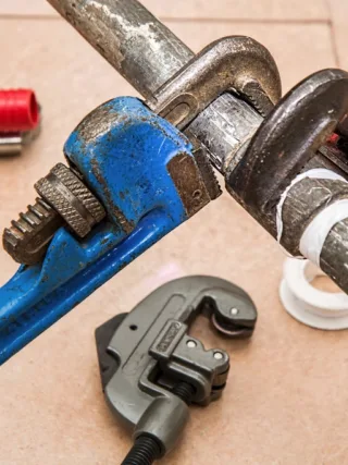 featured image - What to Know When Hiring a Local Plumbing Company