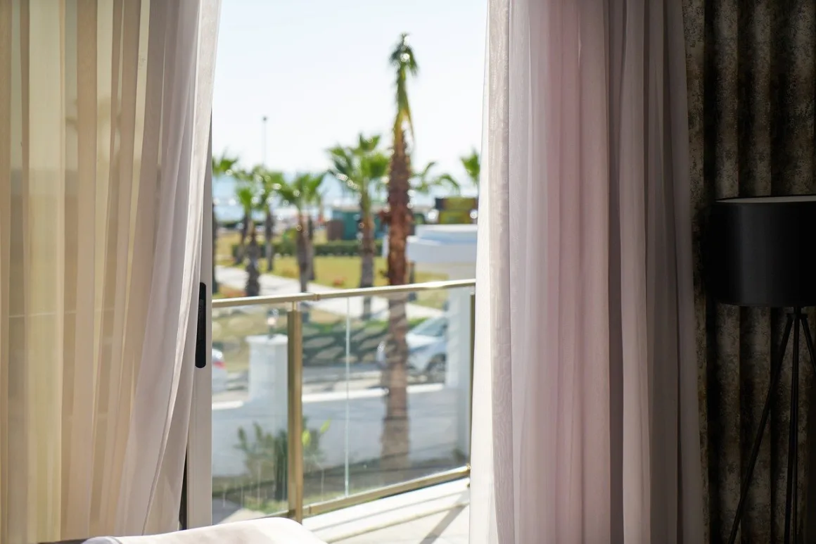 featured image - Why Is Curtain Cleaning So Important