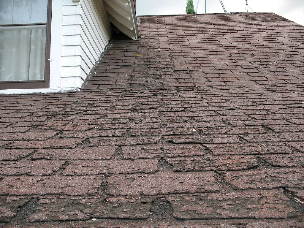 featured image - 5 Telltale Signs That It’s Time to Replace Your Roof