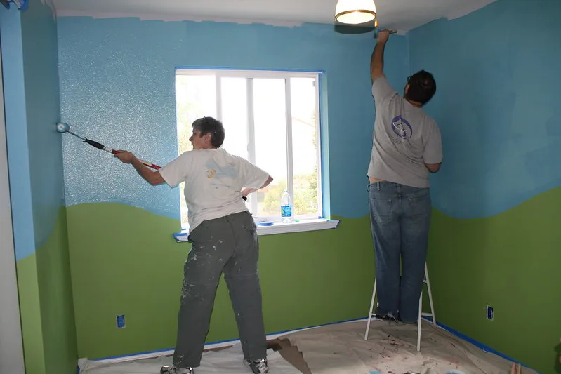 featured image - How Much Does It Cost to Hire a Painter to Paint a Room