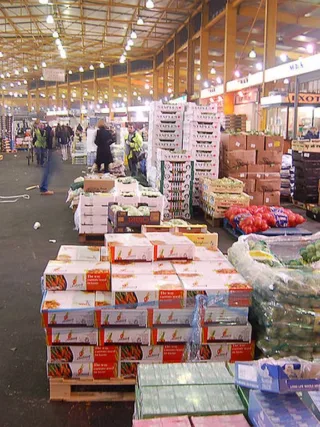 featured image - How to Select the Right Wholesale Company for Housewares?